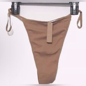 (2 Thongs)Skims Thin Line Thong Panties In Camel.  Size 3X NWT. Bundle (2)